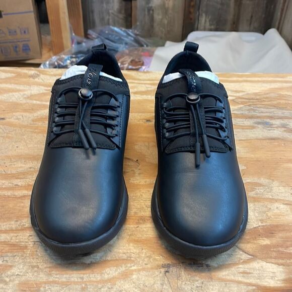 Shoes - NWT Clove woman’s black tennis shoes